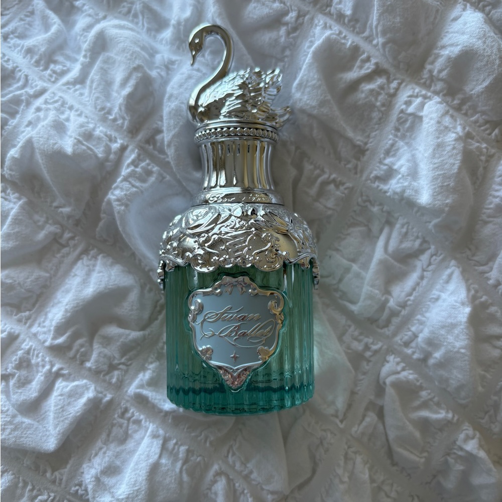 Flower knows ribbon ballet perfume